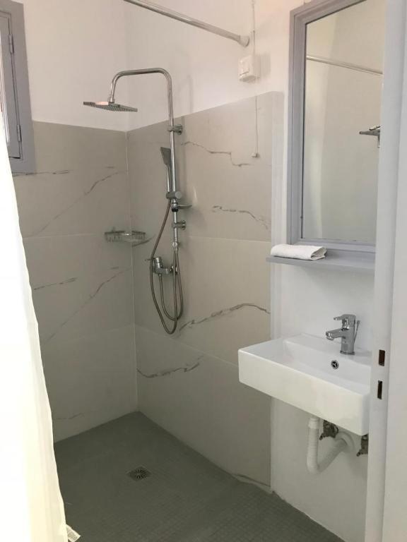 Hotel Fiona سيمي المظهر الخارجي الصورة