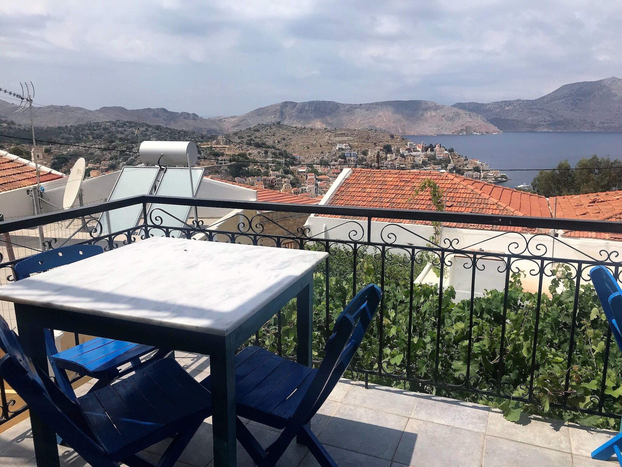 Hotel Fiona سيمي المظهر الخارجي الصورة